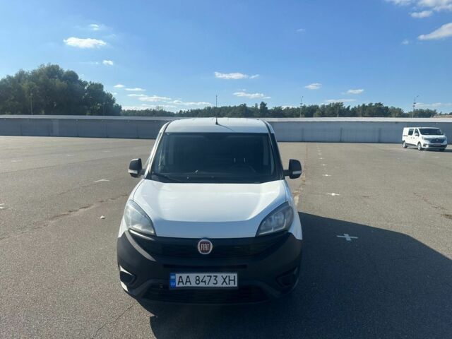 Белый Фиат Добло, объемом двигателя 1.4 л и пробегом 321 тыс. км за 7400 $, фото 2 на Automoto.ua