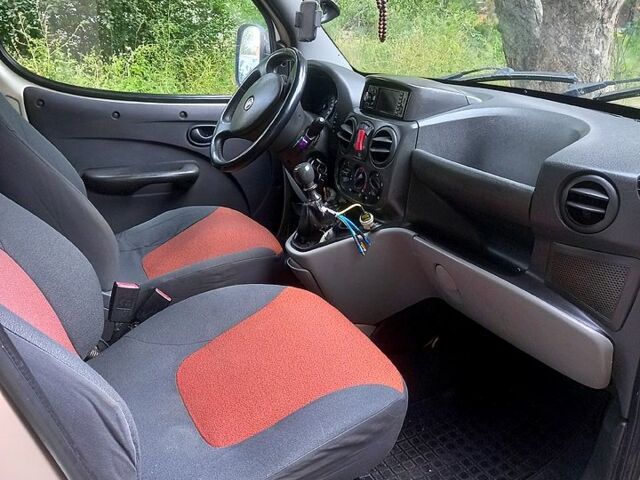 Бежевий Фіат Добло, об'ємом двигуна 1.4 л та пробігом 320 тис. км за 5200 $, фото 4 на Automoto.ua