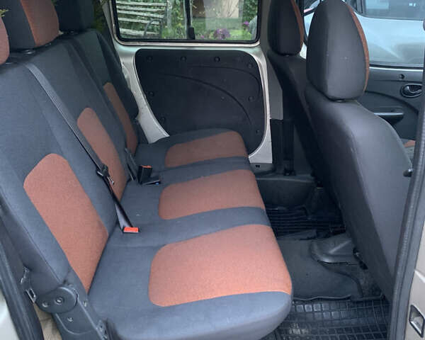 Бежевый Фиат Добло, объемом двигателя 1.3 л и пробегом 229 тыс. км за 6300 $, фото 6 на Automoto.ua