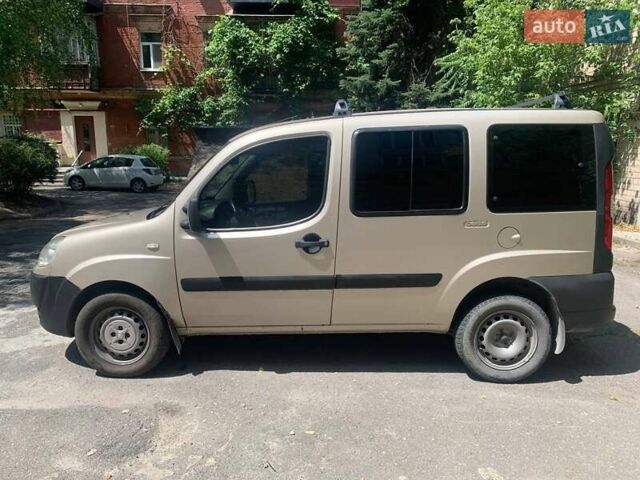 Бежевый Фиат Добло, объемом двигателя 1.37 л и пробегом 188 тыс. км за 6400 $, фото 1 на Automoto.ua