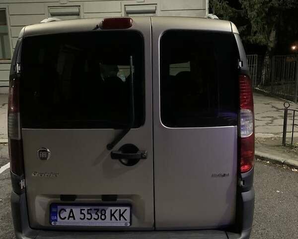 Бежевый Фиат Добло, объемом двигателя 1.2 л и пробегом 228 тыс. км за 6350 $, фото 2 на Automoto.ua
