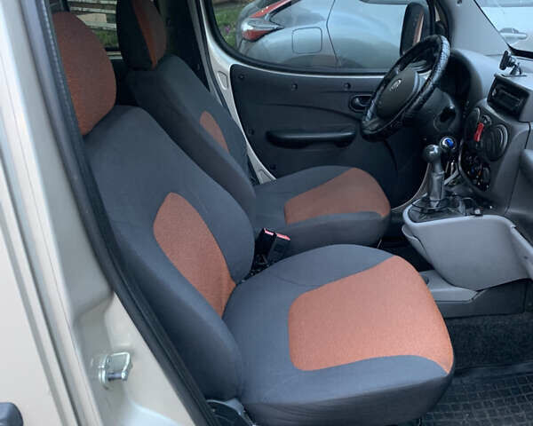 Бежевый Фиат Добло, объемом двигателя 1.3 л и пробегом 229 тыс. км за 6300 $, фото 5 на Automoto.ua