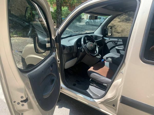 Бежевий Фіат Добло, об'ємом двигуна 0 л та пробігом 188 тис. км за 6900 $, фото 4 на Automoto.ua