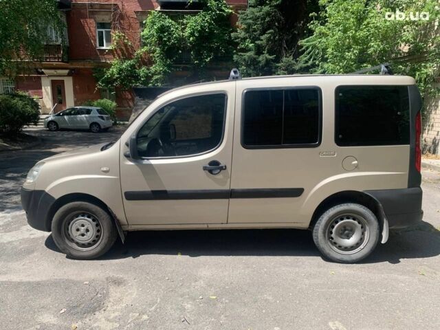 Бежевый Фиат Добло, объемом двигателя 0 л и пробегом 188 тыс. км за 6100 $, фото 2 на Automoto.ua
