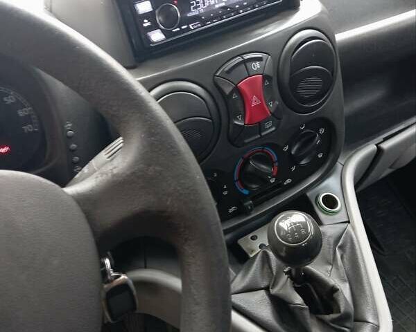 Бежевый Фиат Добло, объемом двигателя 1.25 л и пробегом 310 тыс. км за 5200 $, фото 6 на Automoto.ua