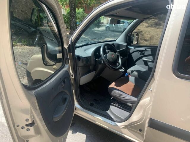 Бежевый Фиат Добло, объемом двигателя 0 л и пробегом 188 тыс. км за 6100 $, фото 4 на Automoto.ua