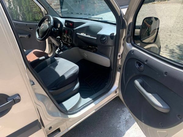 Бежевий Фіат Добло, об'ємом двигуна 0 л та пробігом 188 тис. км за 6900 $, фото 5 на Automoto.ua