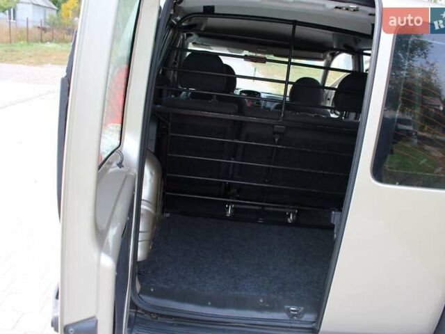 Бежевый Фиат Добло, объемом двигателя 1.4 л и пробегом 97 тыс. км за 7800 $, фото 7 на Automoto.ua