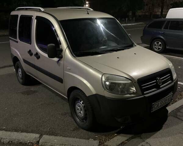 Бежевый Фиат Добло, объемом двигателя 1.2 л и пробегом 228 тыс. км за 6350 $, фото 1 на Automoto.ua
