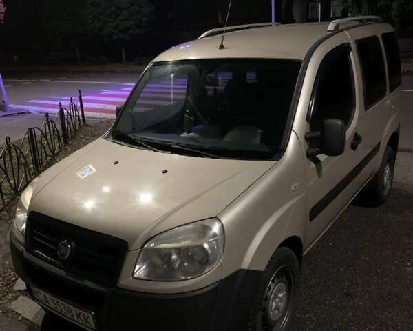 Бежевый Фиат Добло, объемом двигателя 1.3 л и пробегом 229 тыс. км за 6300 $, фото 1 на Automoto.ua