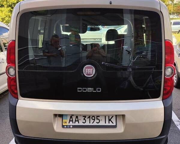 Бежевый Фиат Добло, объемом двигателя 1.4 л и пробегом 275 тыс. км за 8400 $, фото 2 на Automoto.ua