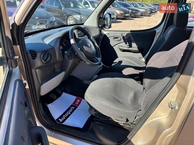Бежевий Фіат Добло, об'ємом двигуна 1.4 л та пробігом 195 тис. км за 6990 $, фото 13 на Automoto.ua