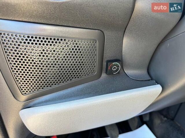 Бежевий Фіат Добло, об'ємом двигуна 1.4 л та пробігом 195 тис. км за 6990 $, фото 17 на Automoto.ua