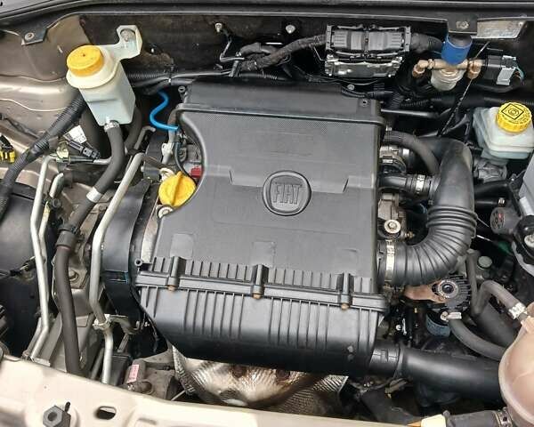 Бежевий Фіат Добло, об'ємом двигуна 1.37 л та пробігом 129 тис. км за 10500 $, фото 22 на Automoto.ua