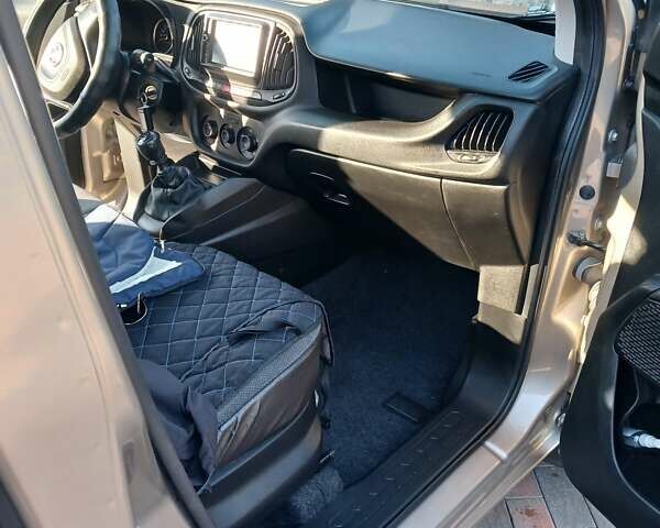 Бежевий Фіат Добло, об'ємом двигуна 1.37 л та пробігом 129 тис. км за 10500 $, фото 14 на Automoto.ua