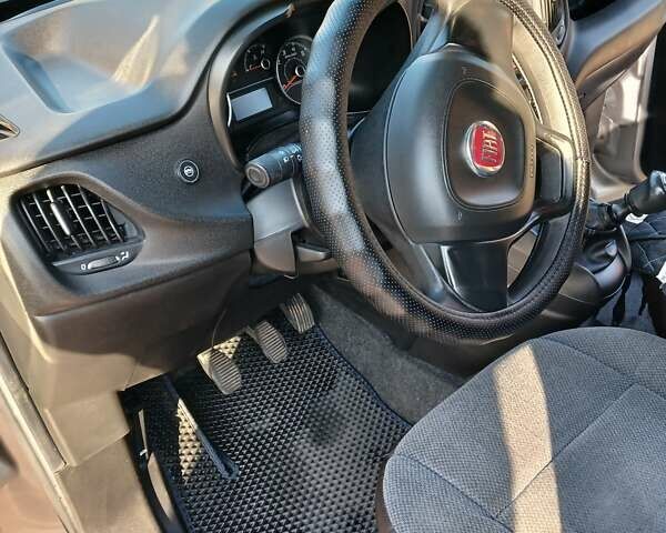 Бежевий Фіат Добло, об'ємом двигуна 1.37 л та пробігом 129 тис. км за 10500 $, фото 9 на Automoto.ua
