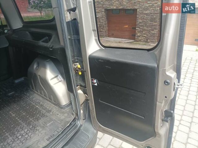 Бежевый Фиат Добло, объемом двигателя 1.25 л и пробегом 20 тыс. км за 18000 $, фото 14 на Automoto.ua