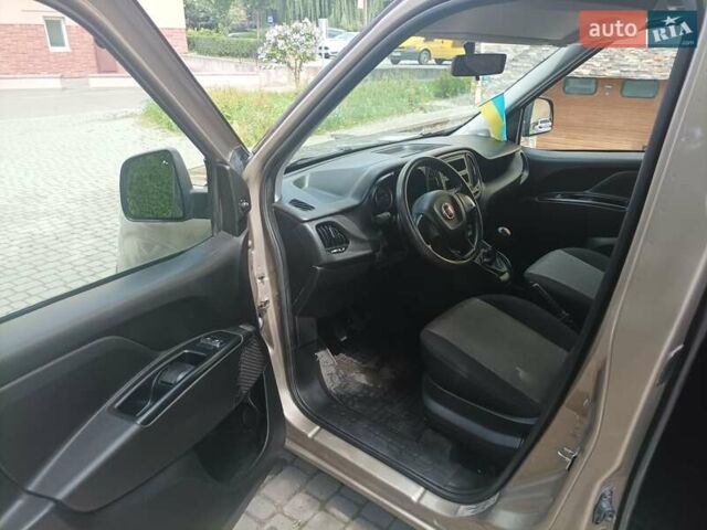 Бежевый Фиат Добло, объемом двигателя 1.25 л и пробегом 20 тыс. км за 18000 $, фото 6 на Automoto.ua