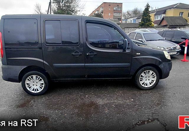 Черный Фиат Добло, объемом двигателя 1.4 л и пробегом 265 тыс. км за 3500 $, фото 1 на Automoto.ua