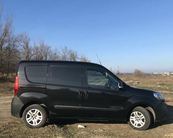 Черный Фиат Добло, объемом двигателя 1.6 л и пробегом 130 тыс. км за 9000 $, фото 2 на Automoto.ua