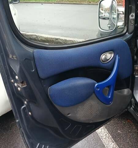 Черный Фиат Добло, объемом двигателя 1.9 л и пробегом 182 тыс. км за 5750 $, фото 14 на Automoto.ua