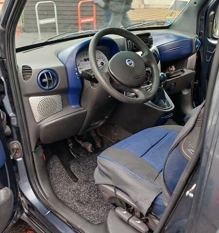 Черный Фиат Добло, объемом двигателя 1.9 л и пробегом 182 тыс. км за 5750 $, фото 15 на Automoto.ua