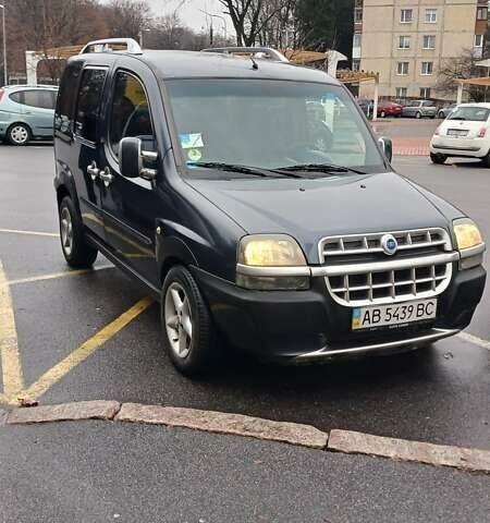 Черный Фиат Добло, объемом двигателя 1.9 л и пробегом 182 тыс. км за 5750 $, фото 2 на Automoto.ua