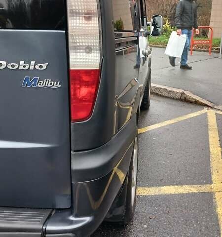 Черный Фиат Добло, объемом двигателя 1.9 л и пробегом 182 тыс. км за 5750 $, фото 7 на Automoto.ua