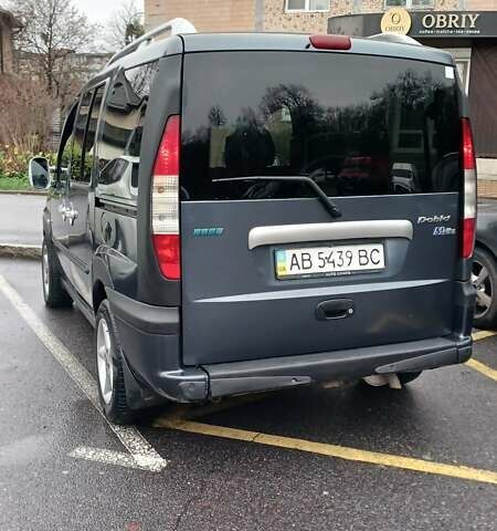 Черный Фиат Добло, объемом двигателя 1.9 л и пробегом 182 тыс. км за 5750 $, фото 5 на Automoto.ua