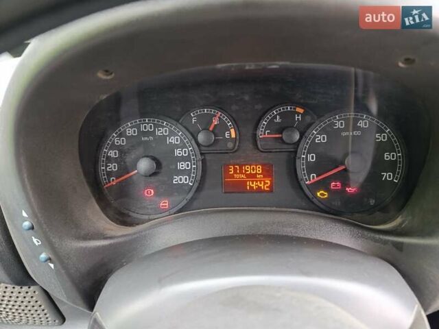 Черный Фиат Добло, объемом двигателя 1.9 л и пробегом 370 тыс. км за 4200 $, фото 7 на Automoto.ua