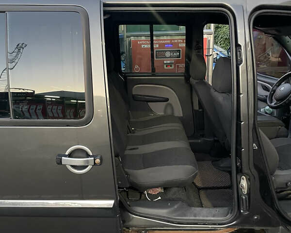 Черный Фиат Добло, объемом двигателя 1.9 л и пробегом 330 тыс. км за 4500 $, фото 7 на Automoto.ua