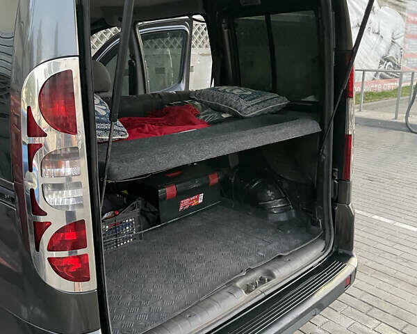 Черный Фиат Добло, объемом двигателя 1.9 л и пробегом 330 тыс. км за 4500 $, фото 9 на Automoto.ua