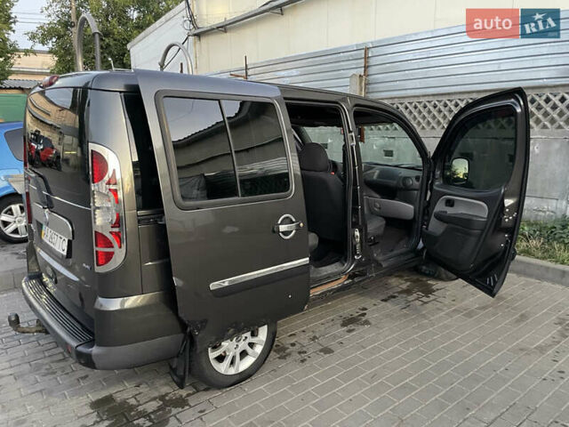 Черный Фиат Добло, объемом двигателя 1.9 л и пробегом 330 тыс. км за 4500 $, фото 12 на Automoto.ua