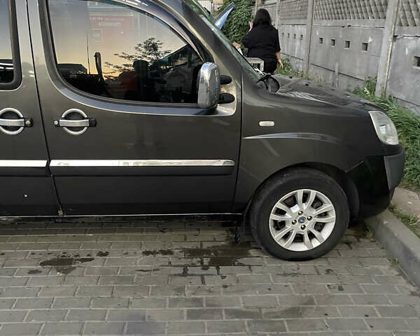 Черный Фиат Добло, объемом двигателя 1.9 л и пробегом 330 тыс. км за 4500 $, фото 5 на Automoto.ua