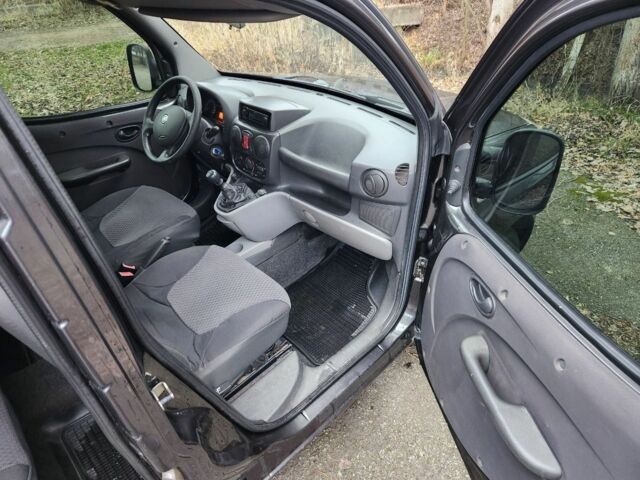 Черный Фиат Добло, объемом двигателя 1.4 л и пробегом 211 тыс. км за 4200 $, фото 10 на Automoto.ua