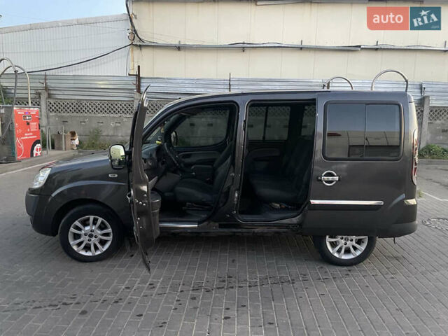 Черный Фиат Добло, объемом двигателя 1.9 л и пробегом 330 тыс. км за 4500 $, фото 4 на Automoto.ua