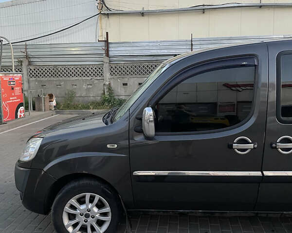 Черный Фиат Добло, объемом двигателя 1.9 л и пробегом 330 тыс. км за 4500 $, фото 3 на Automoto.ua