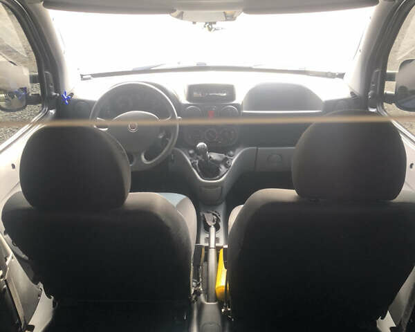 Чорний Фіат Добло, об'ємом двигуна 1.4 л та пробігом 109 тис. км за 4800 $, фото 11 на Automoto.ua