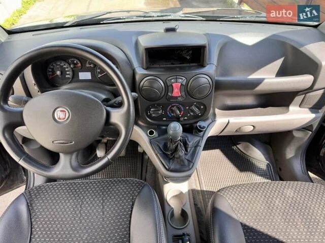 Черный Фиат Добло, объемом двигателя 1.9 л и пробегом 269 тыс. км за 4600 $, фото 4 на Automoto.ua