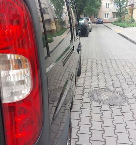Черный Фиат Добло, объемом двигателя 1.3 л и пробегом 288 тыс. км за 5852 $, фото 9 на Automoto.ua