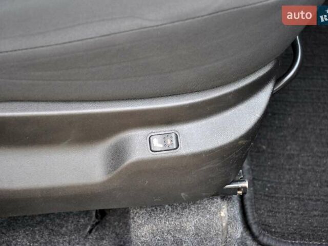 Черный Фиат Добло, объемом двигателя 1.6 л и пробегом 240 тыс. км за 7200 $, фото 26 на Automoto.ua