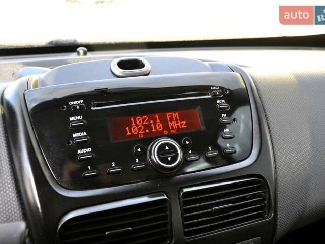 Черный Фиат Добло, объемом двигателя 1.6 л и пробегом 240 тыс. км за 7200 $, фото 30 на Automoto.ua
