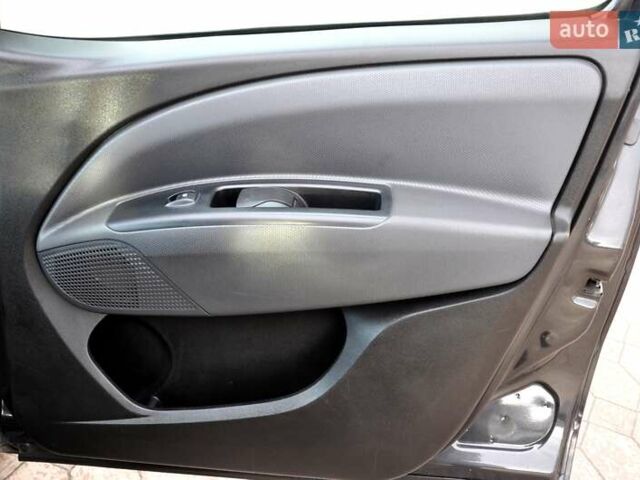 Черный Фиат Добло, объемом двигателя 1.6 л и пробегом 240 тыс. км за 7200 $, фото 23 на Automoto.ua