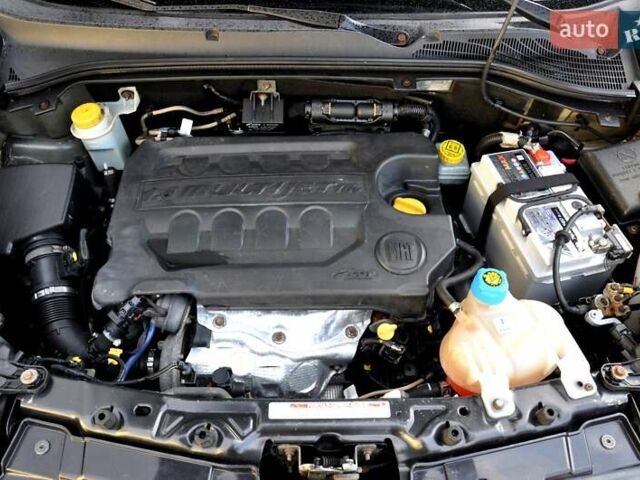 Черный Фиат Добло, объемом двигателя 1.6 л и пробегом 240 тыс. км за 7200 $, фото 33 на Automoto.ua