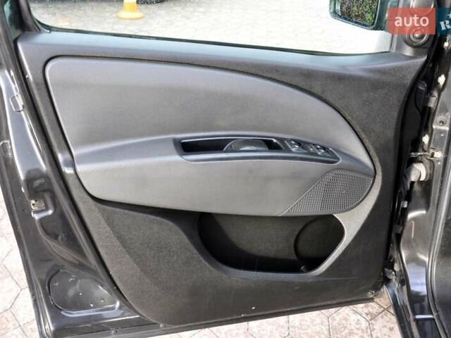 Черный Фиат Добло, объемом двигателя 1.6 л и пробегом 240 тыс. км за 7200 $, фото 15 на Automoto.ua