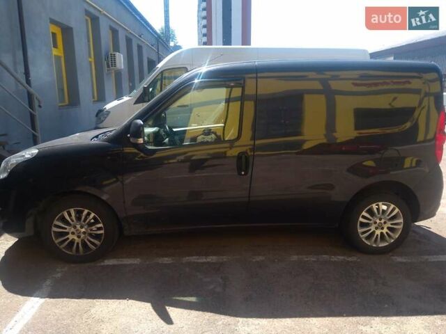 Черный Фиат Добло, объемом двигателя 1.2 л и пробегом 164 тыс. км за 8200 $, фото 2 на Automoto.ua