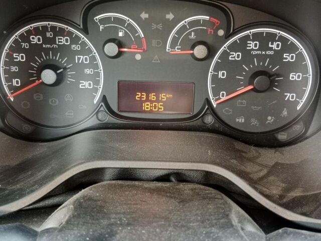 Черный Фиат Добло, объемом двигателя 2 л и пробегом 231 тыс. км за 6300 $, фото 4 на Automoto.ua