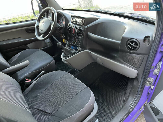 Фиолетовый Фиат Добло, объемом двигателя 1.3 л и пробегом 145 тыс. км за 5250 $, фото 9 на Automoto.ua