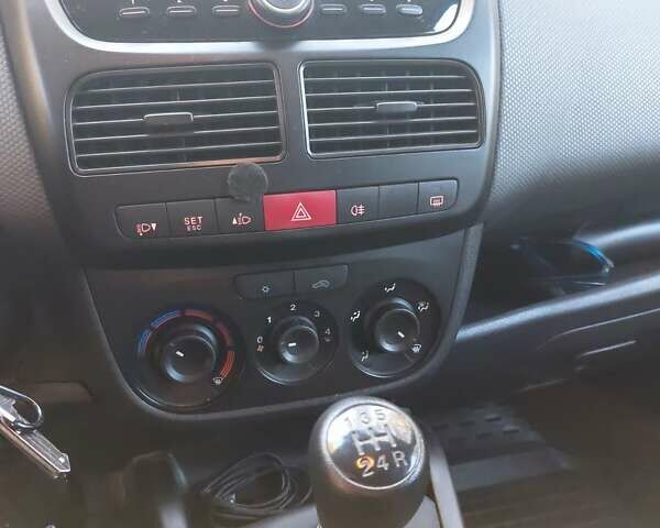 Фіолетовий Фіат Добло, об'ємом двигуна 1.25 л та пробігом 280 тис. км за 5099 $, фото 16 на Automoto.ua