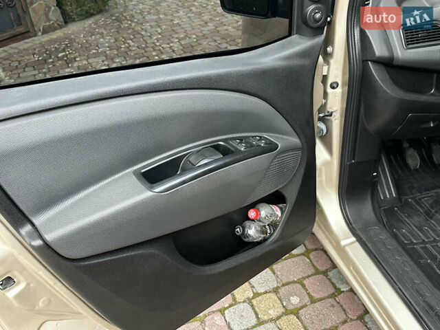 Коричневый Фиат Добло, объемом двигателя 1.6 л и пробегом 213 тыс. км за 7200 $, фото 10 на Automoto.ua